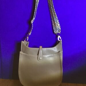 Ahdorned Elegant Tan Shoulder Bag